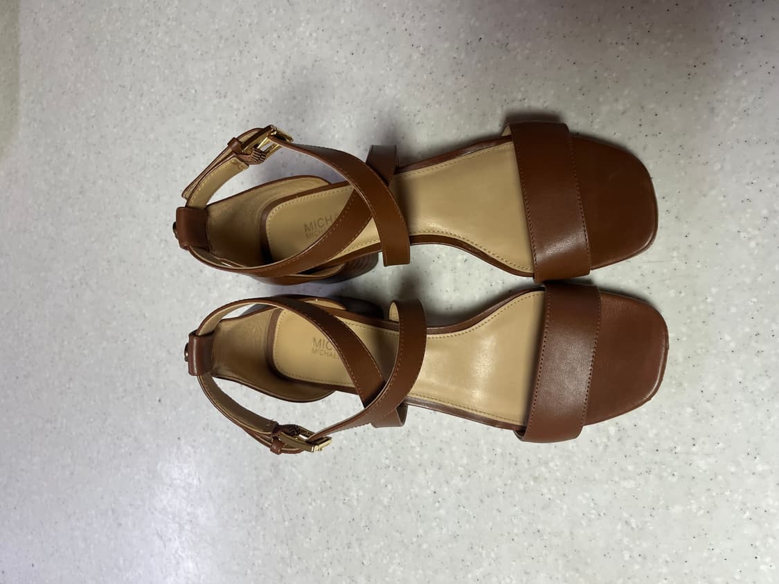 마이클 코어스 스트랩 샌들 255 상품이미지2