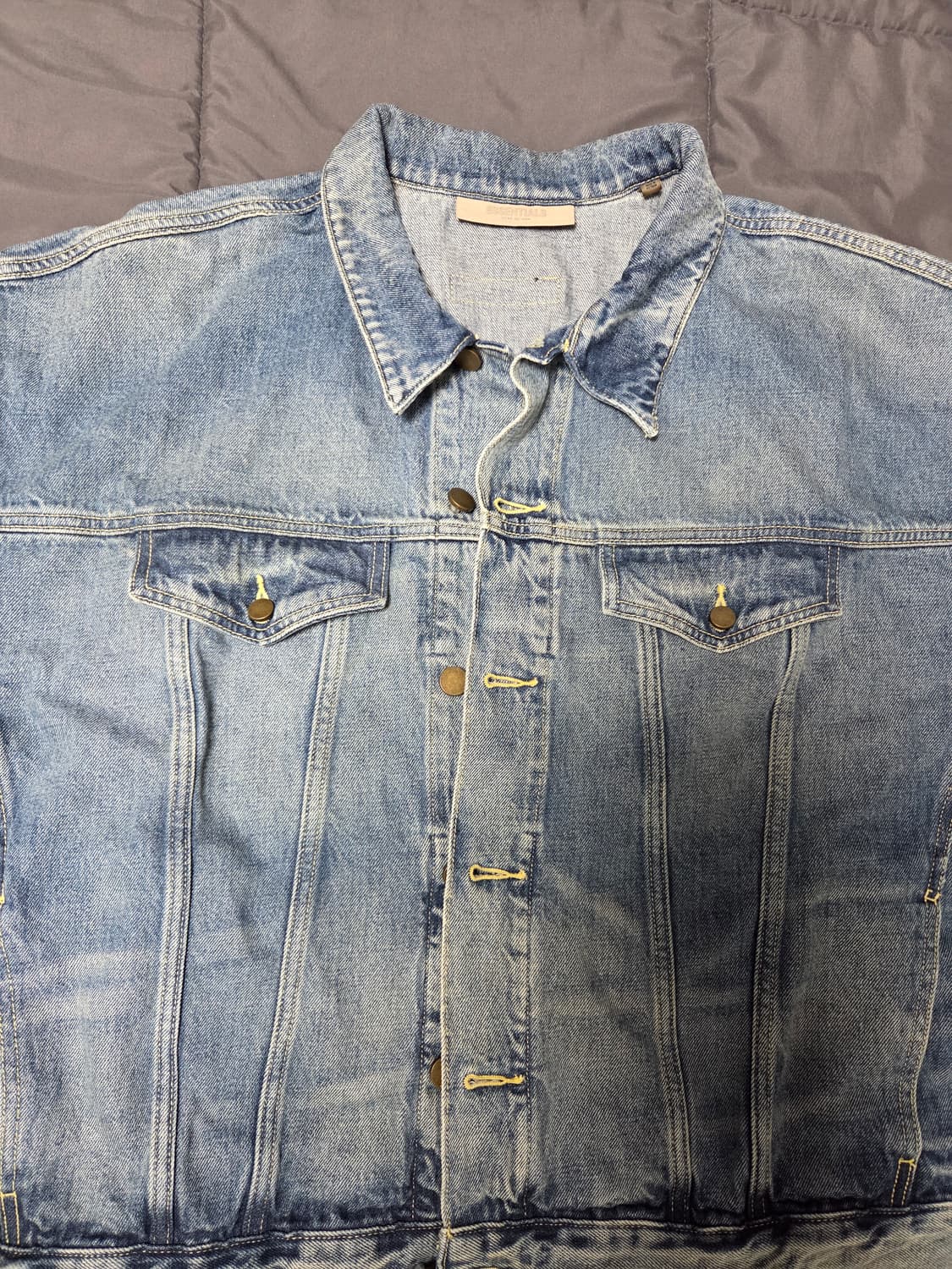 에센셜 트러커 자켓 인디고 22fw 판매합니다. 상품이미지3