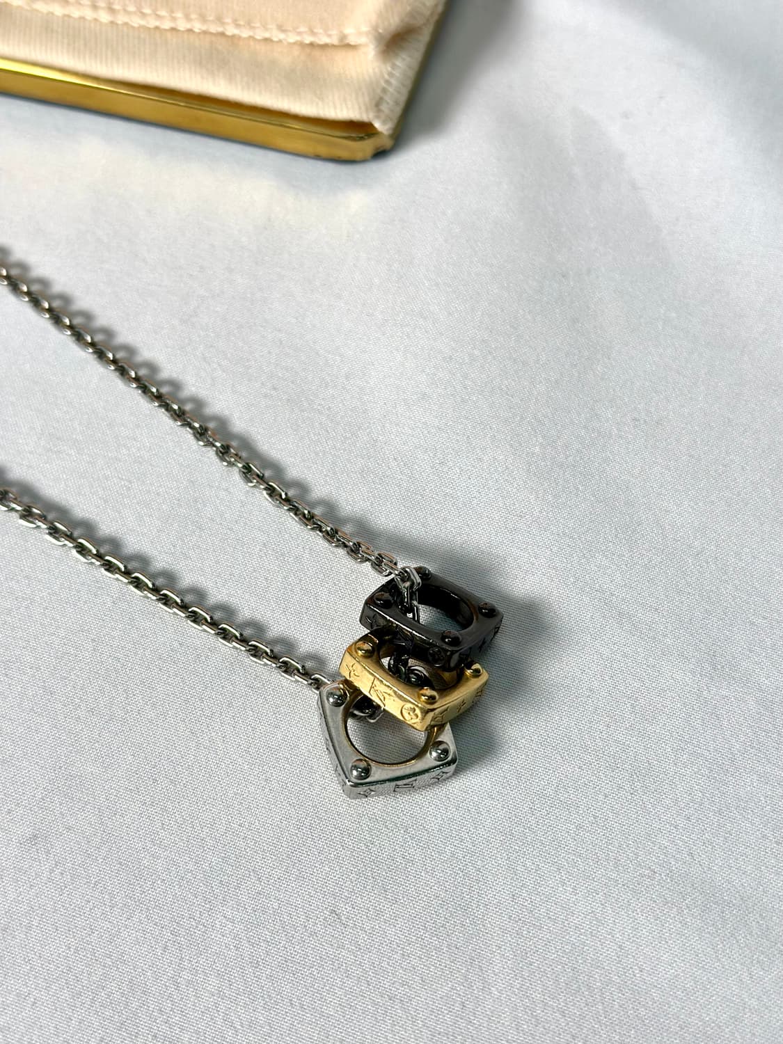 루이비통 모노그램 볼드 네클리스 상품이미지3