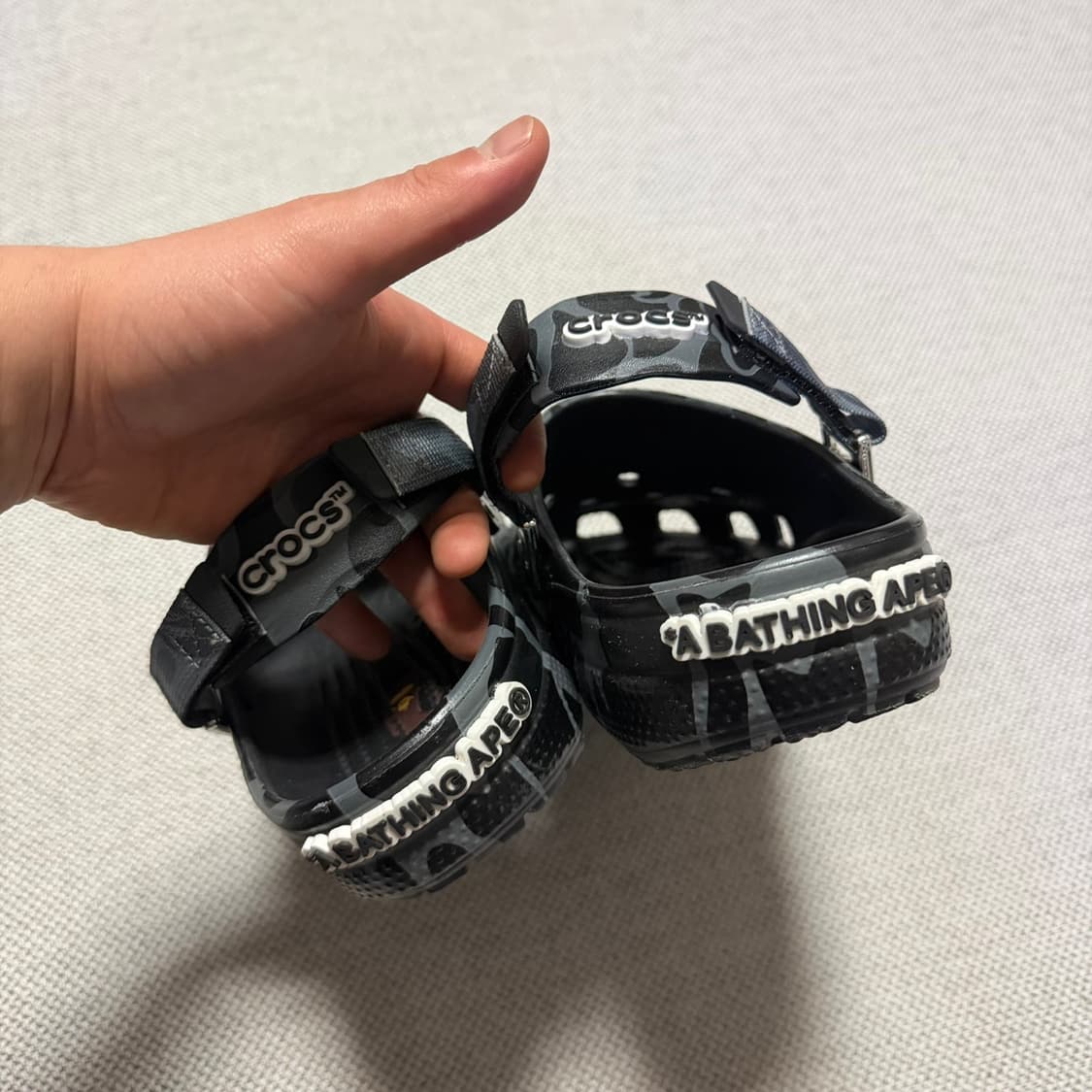 베이프 x 크록스 카모 클로그 블랙 상품이미지3