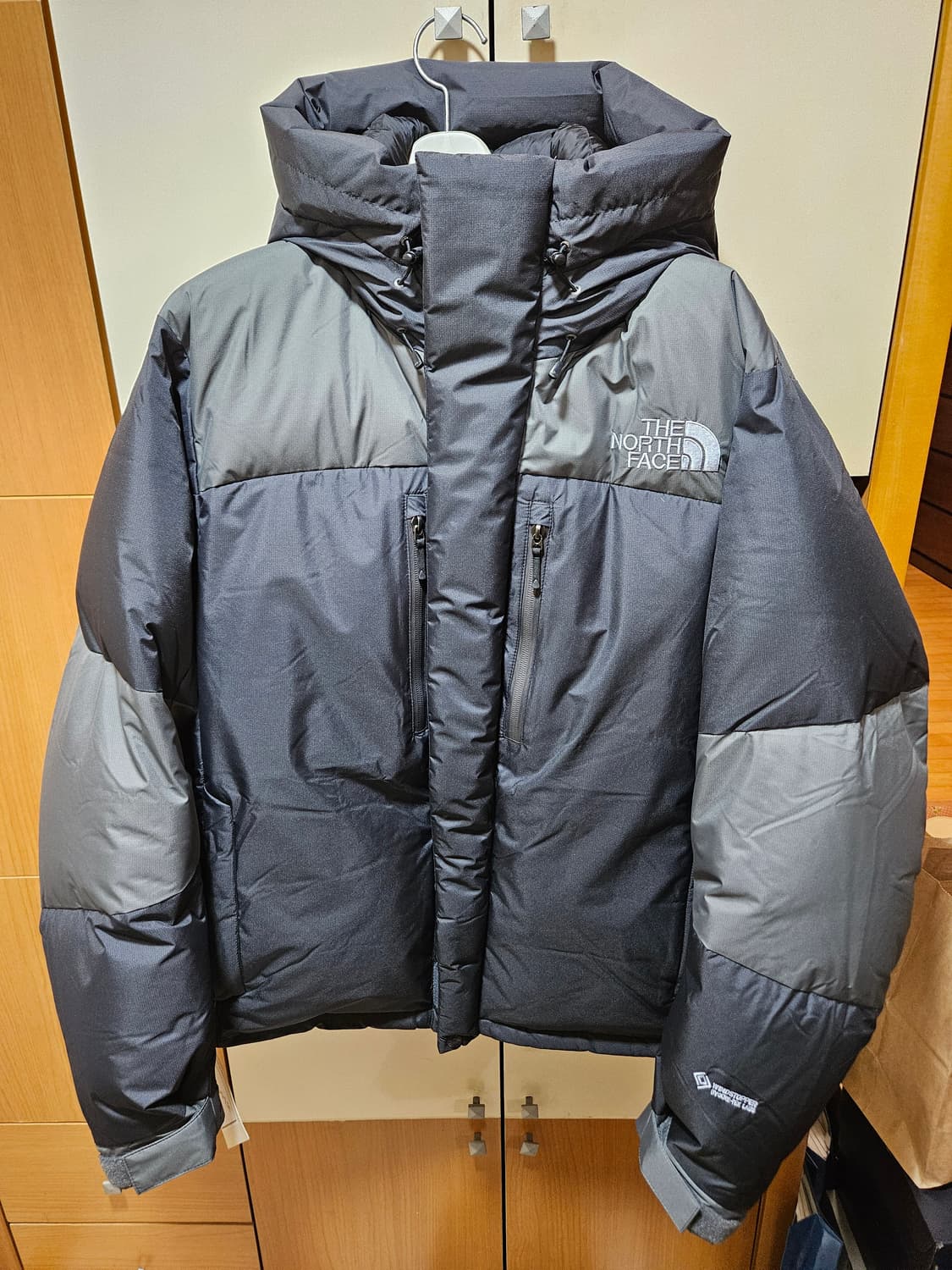 노스페이스 발트로 발토로 발토르 패딩 L사이즈 아스팔트그레이 상품이미지5