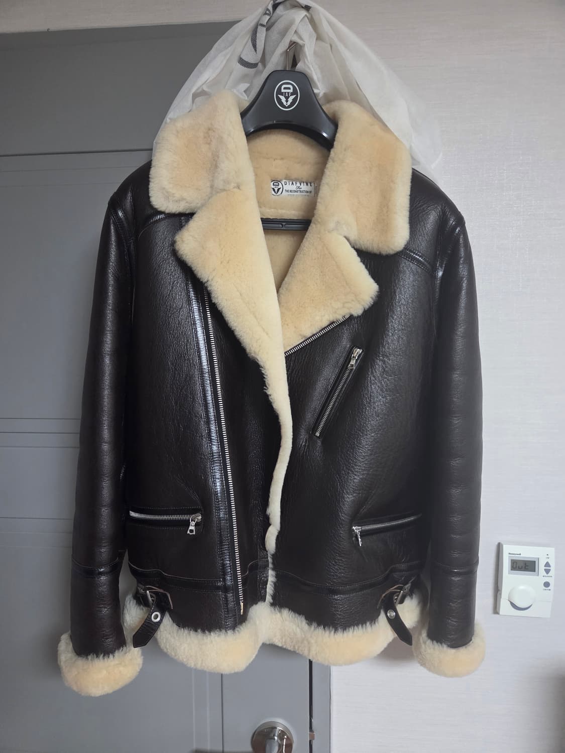 디아프바인 다크 브라운 라이더 무스탕 상품이미지2