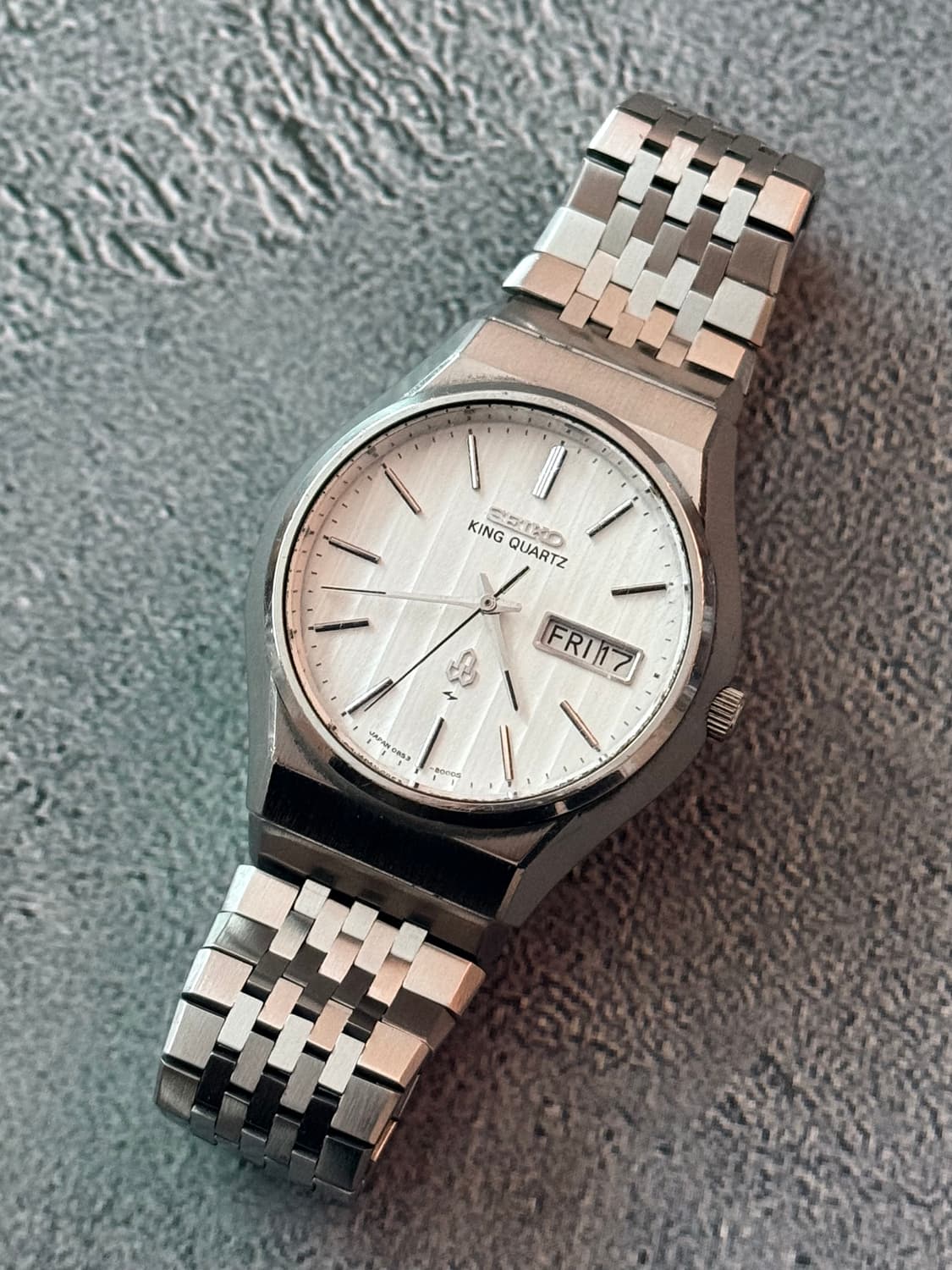 Seiko 세이코 King Quartz 수직스트라이프다이얼 데이 데이트 상품이미지1