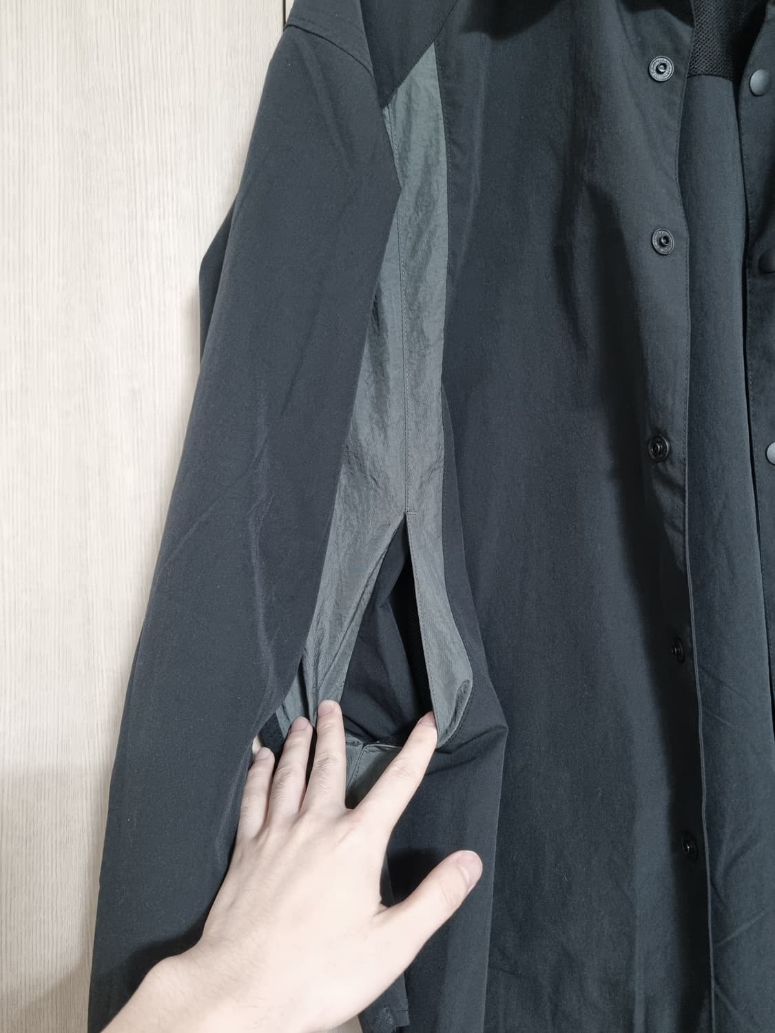 에잇세컨즈 커브드 절개 셔츠 [m] 상품이미지3