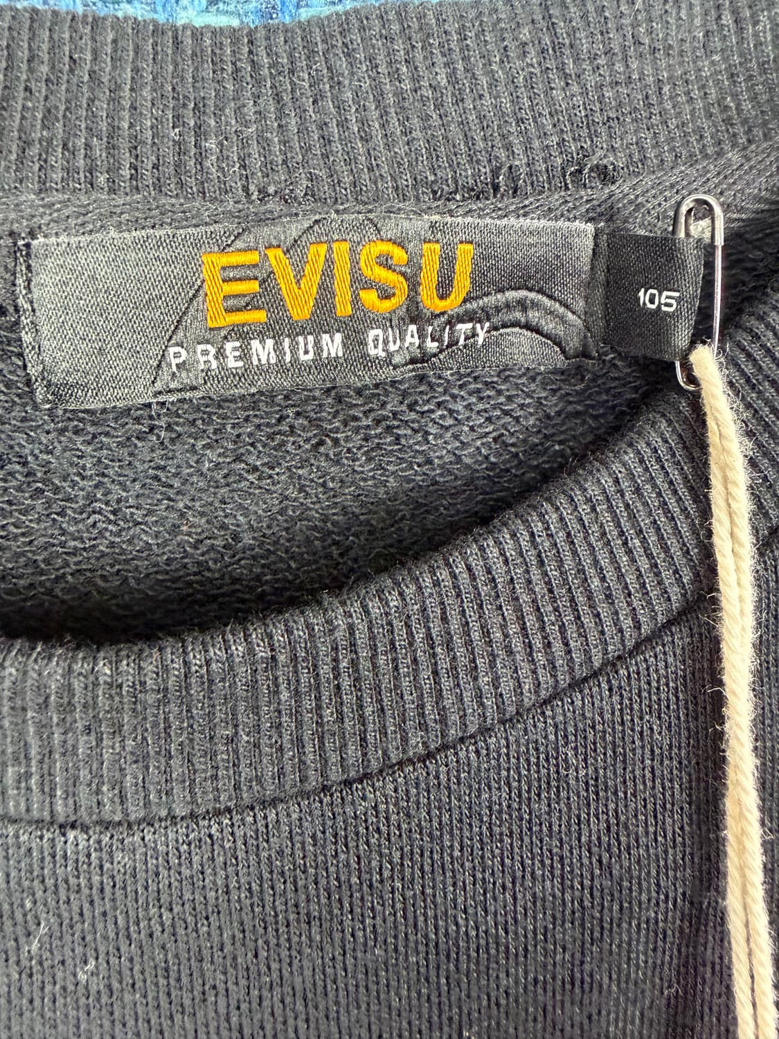 EVISU 프리미엄 그래픽 맨투맨: 완성도 높은 실루엣의 미학 상품이미지3
