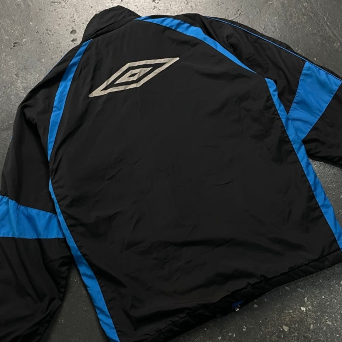 105 엄브로 빅로고 바람막이 상품이미지7