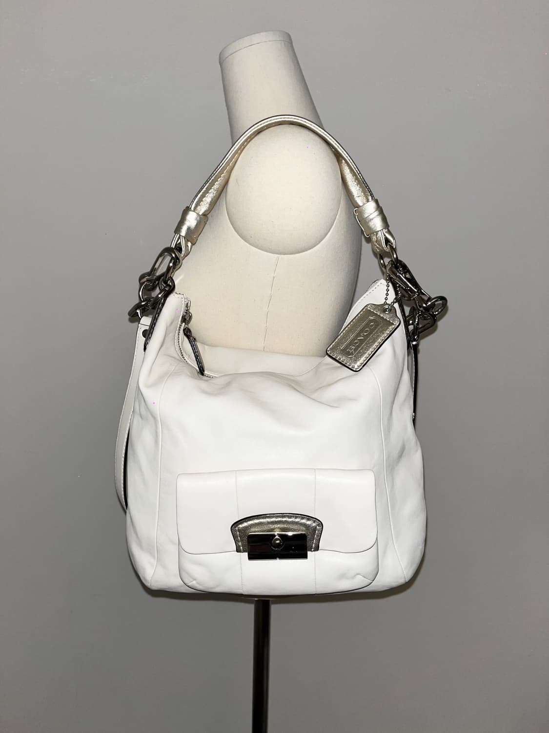 Coach allwhite shoulder bag 상품이미지1