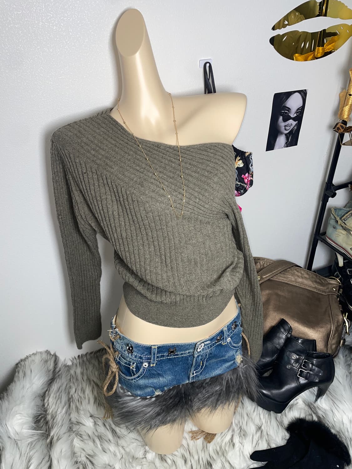 빈티지 원오프숄더 차콜 니트 상품이미지1