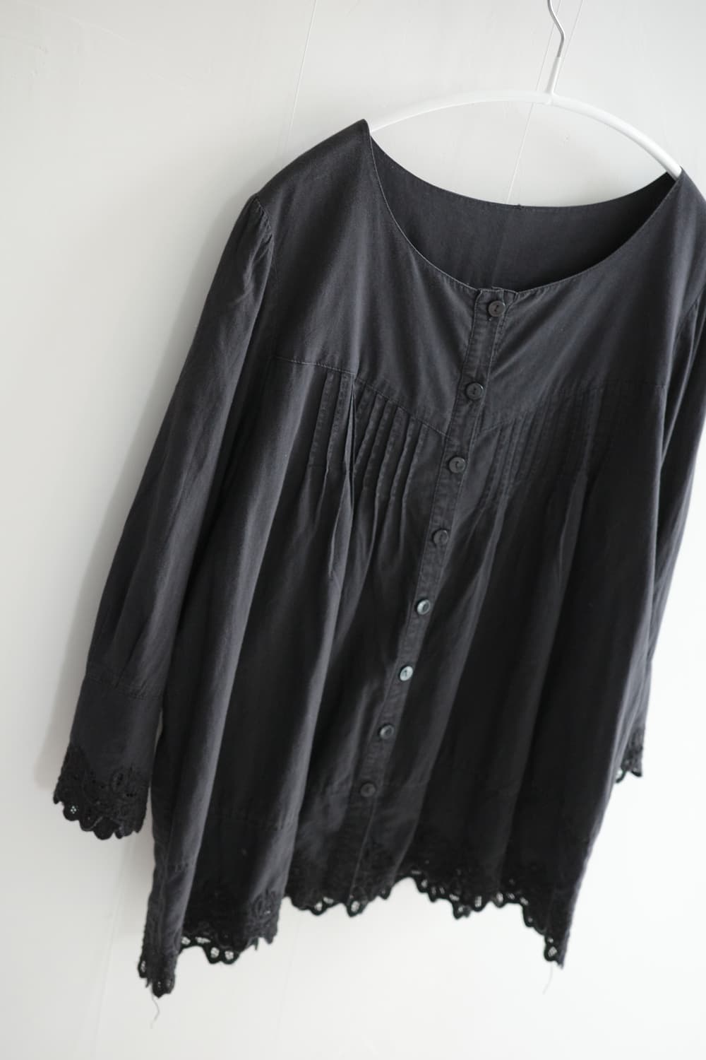 Black buttoned shirring blouse 상품이미지2