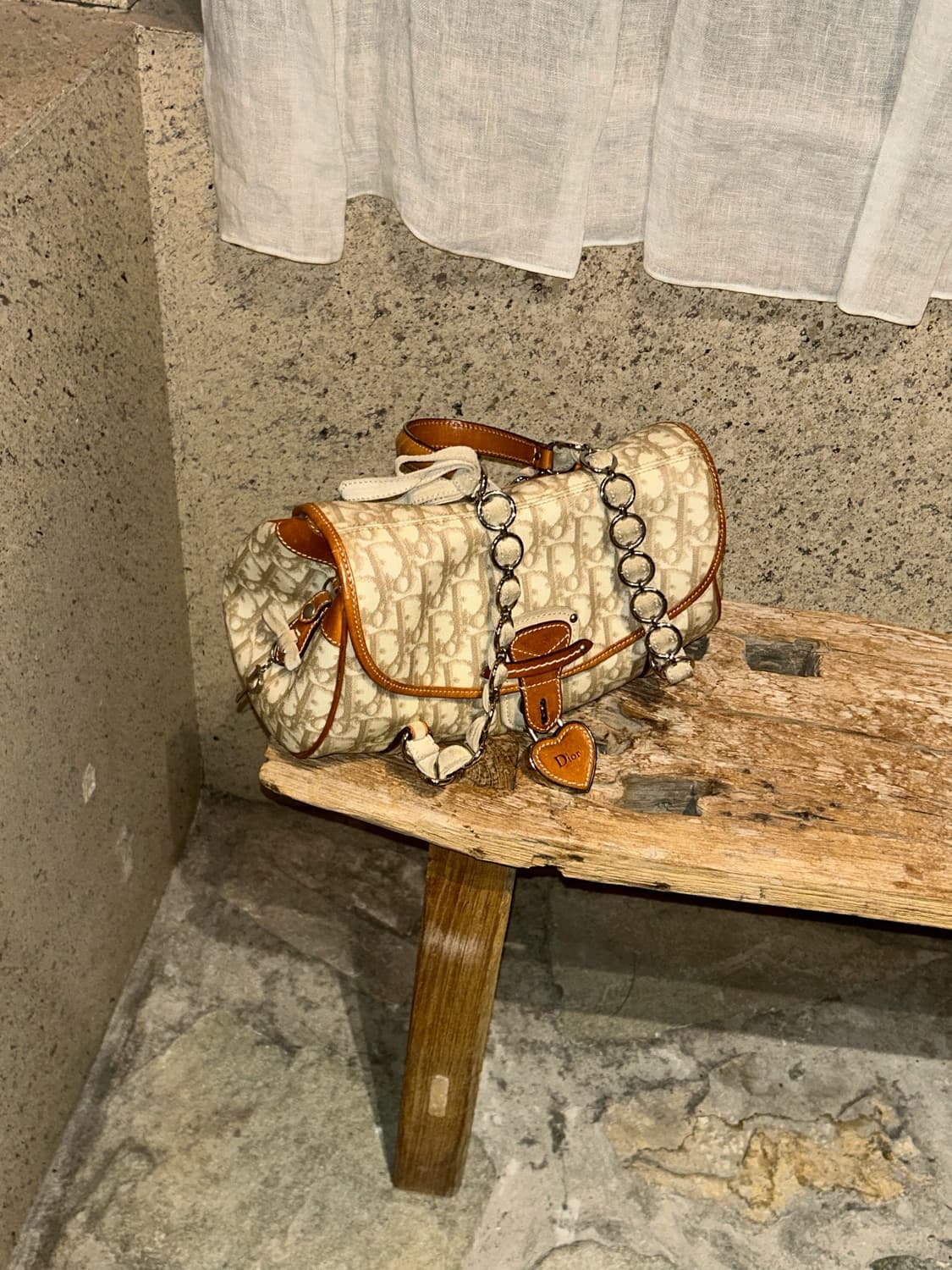 디올 로맨틱 트로터 하트 참 숄더백 상품이미지3