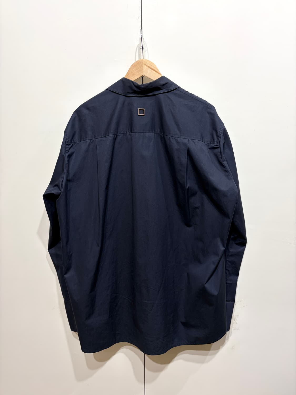 우영미 코튼 백로고 셔츠 상품이미지4