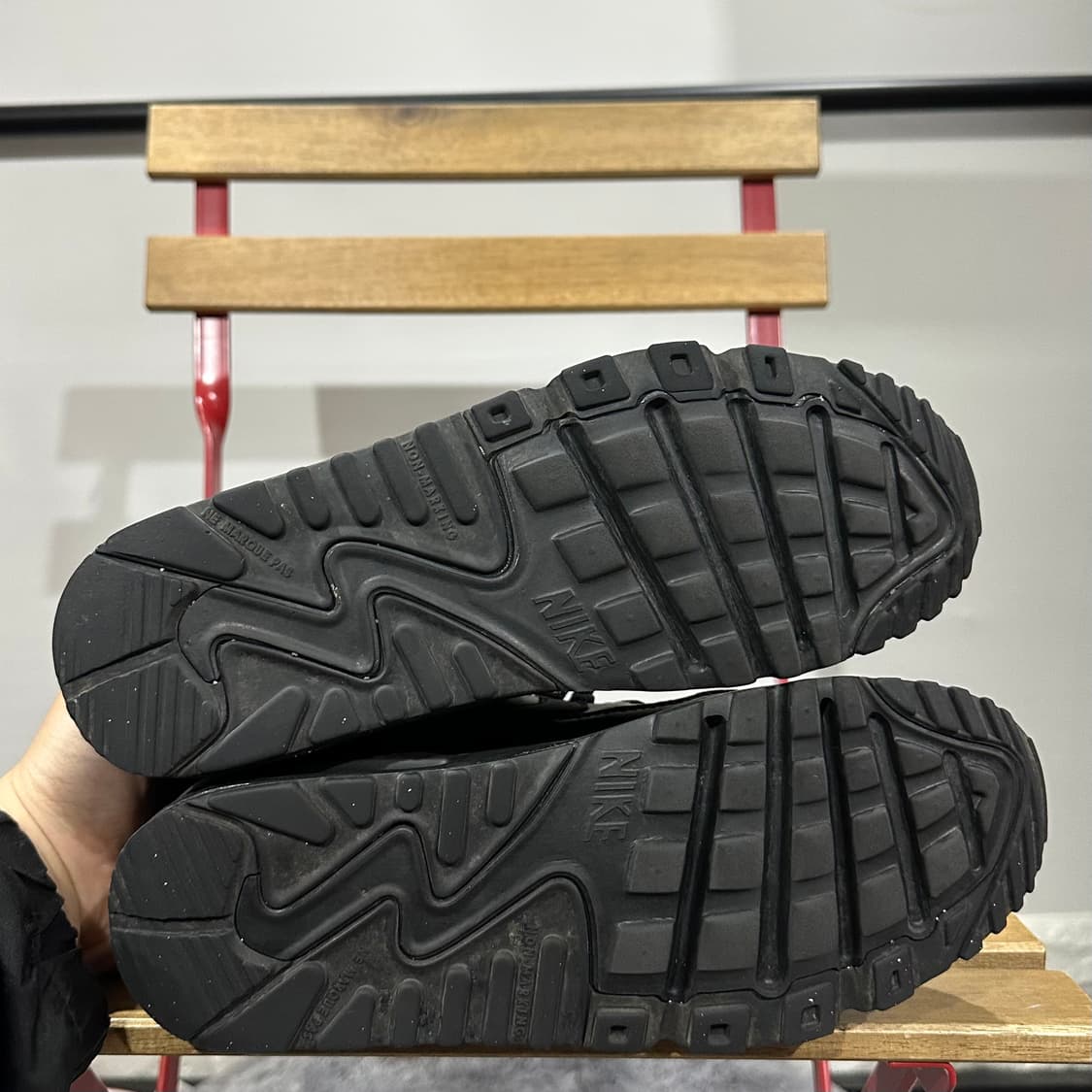 250) 나이키 운동화 남녀공용 신발 에어맥스90 올블랙 레더 상품이미지6