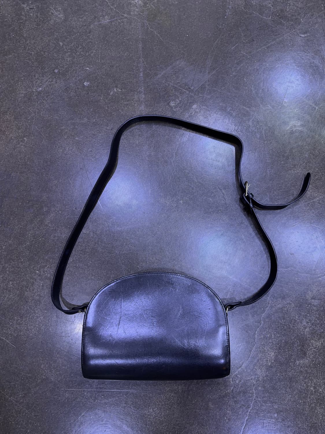 A.P.C 아페쎄 하프문 레더 크로스백 가방 상품이미지2