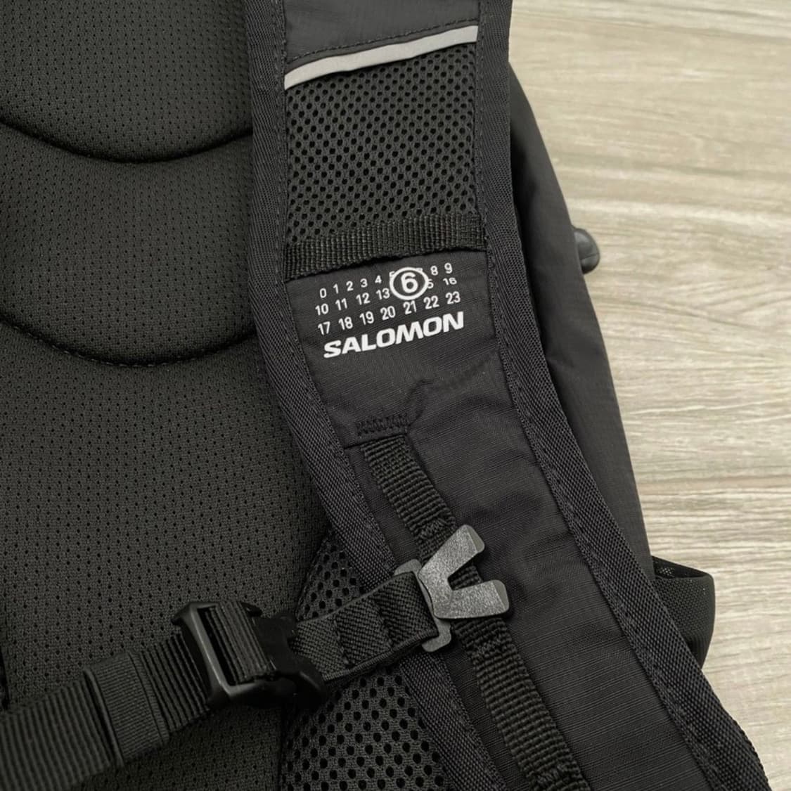 살로몬 mm6 백팩 블랙 상품이미지3