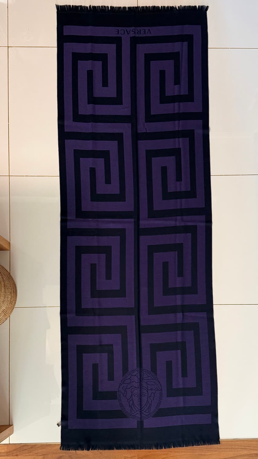 베르사체 VERSACE 퍼플 블랙 메두사 로고 패턴 프린지 명품 머플러 상품이미지1