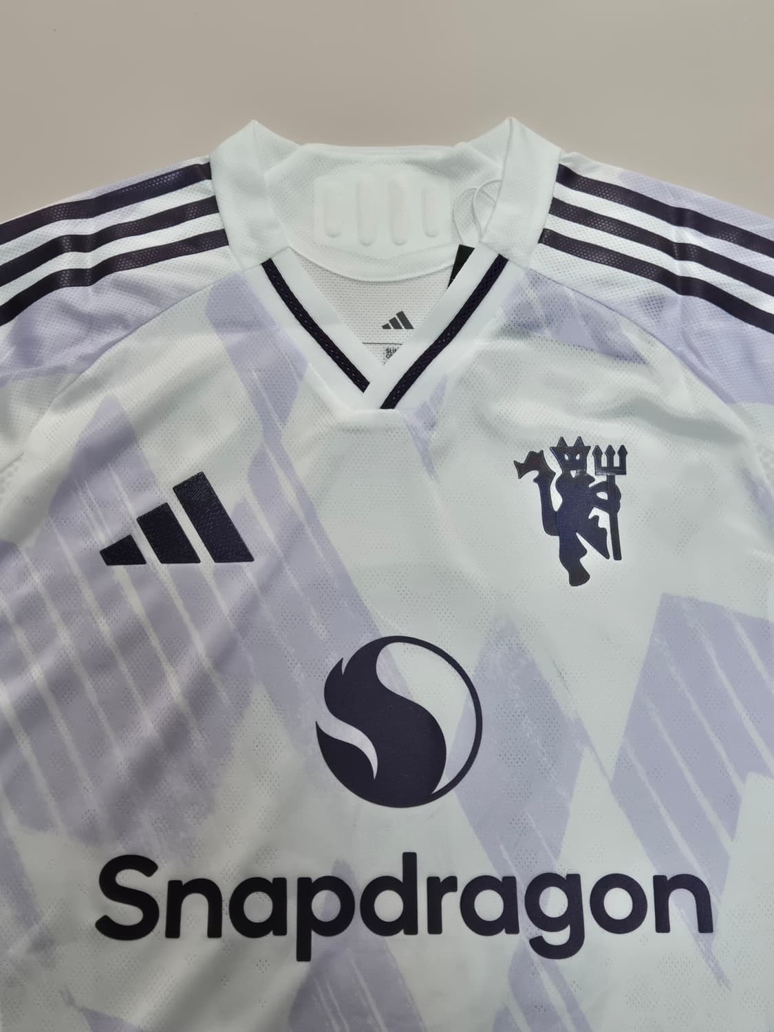 25 26 맨유 어웨이 브페 유니폼 L사이즈(얼룩있음) 상품이미지3