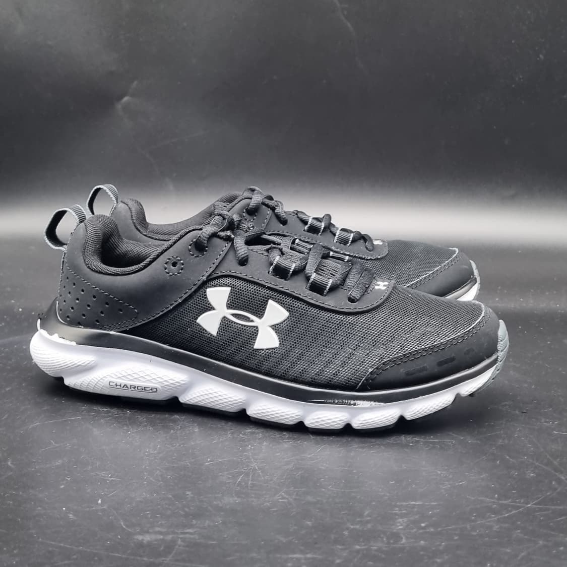 언더아머 차지드 어서트8 운동화235 상품이미지1