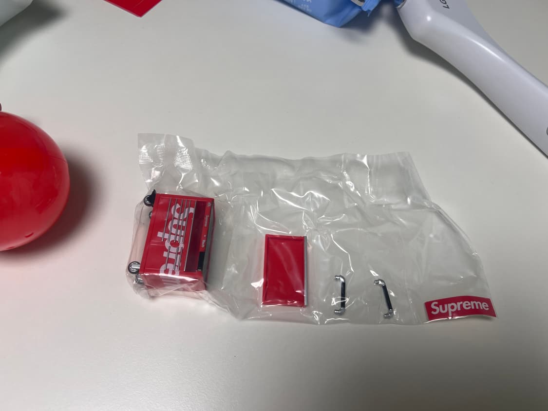 슈프림 갓챠 핀볼, 트레이 판매합니다 상품이미지3