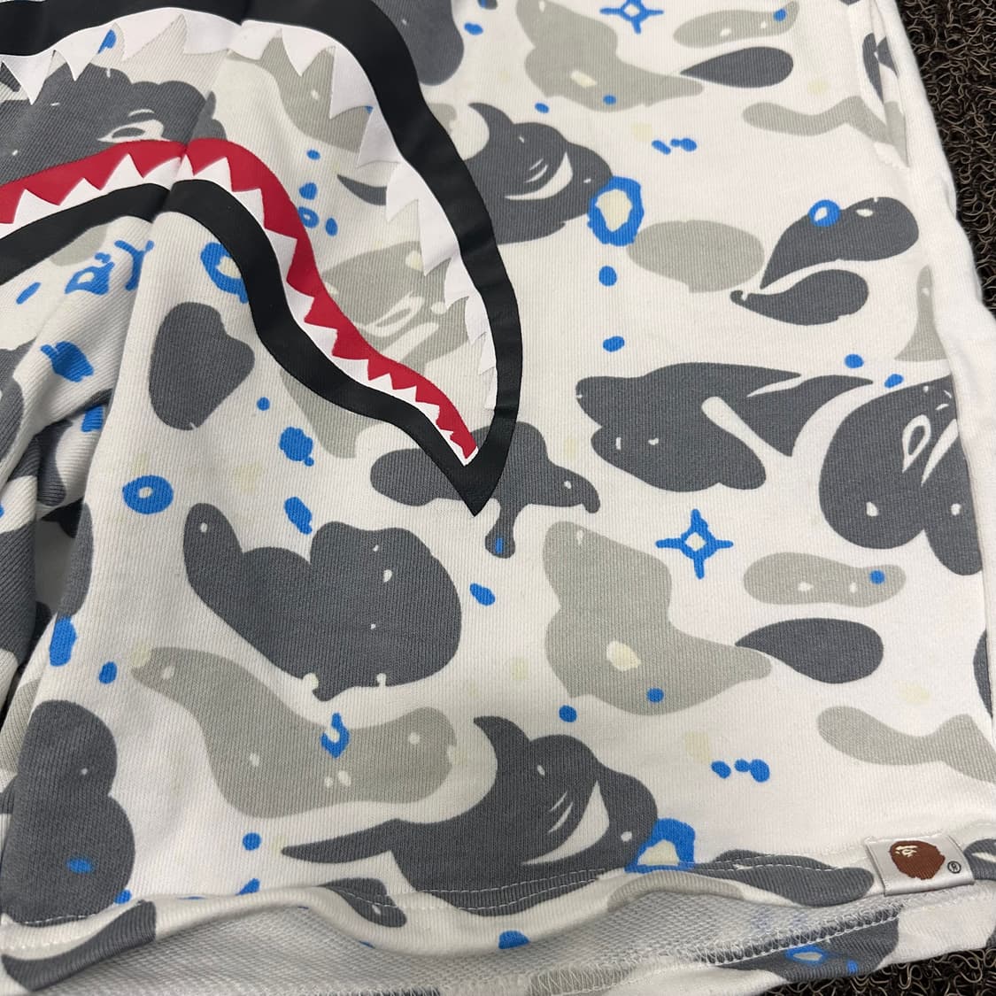 BAPE 베이프 샤크 카모 반바지 화이트 XL 상품이미지3