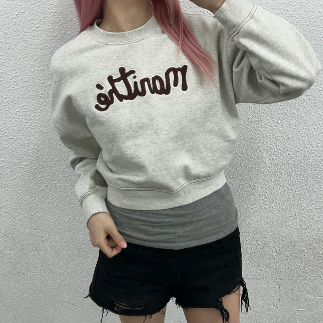 마리떼 프랑소와저버 브라운로고 백멜란지 크롭 맨투맨 상품이미지1