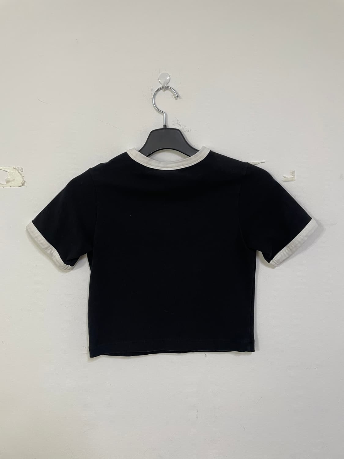 휠라 블랙 크롭 반팔티셔츠 상품이미지3