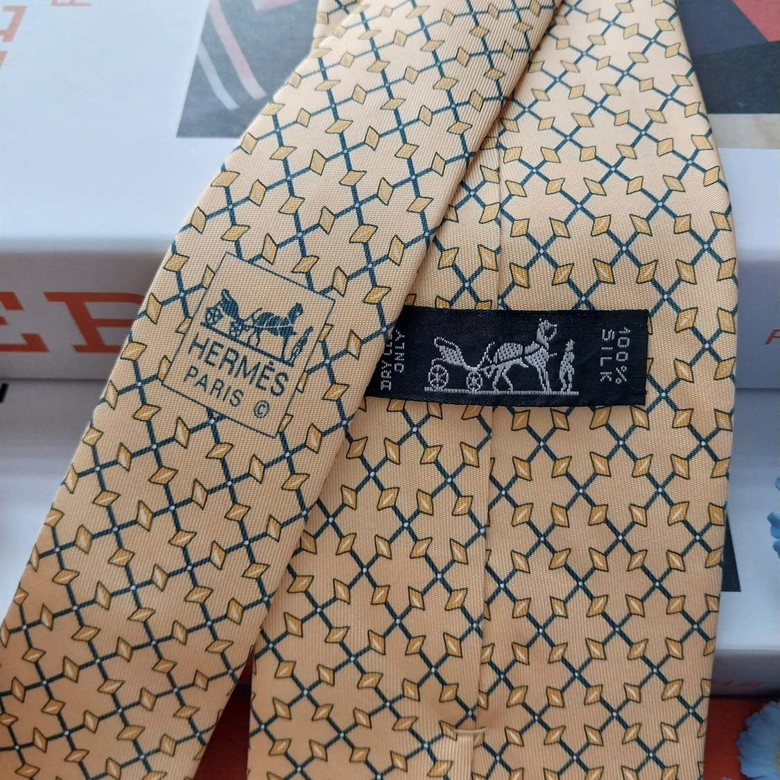 에르메스 실크 옐로 기하 패턴 넥타이 9.4cm A등급 K1467
 상품이미지5