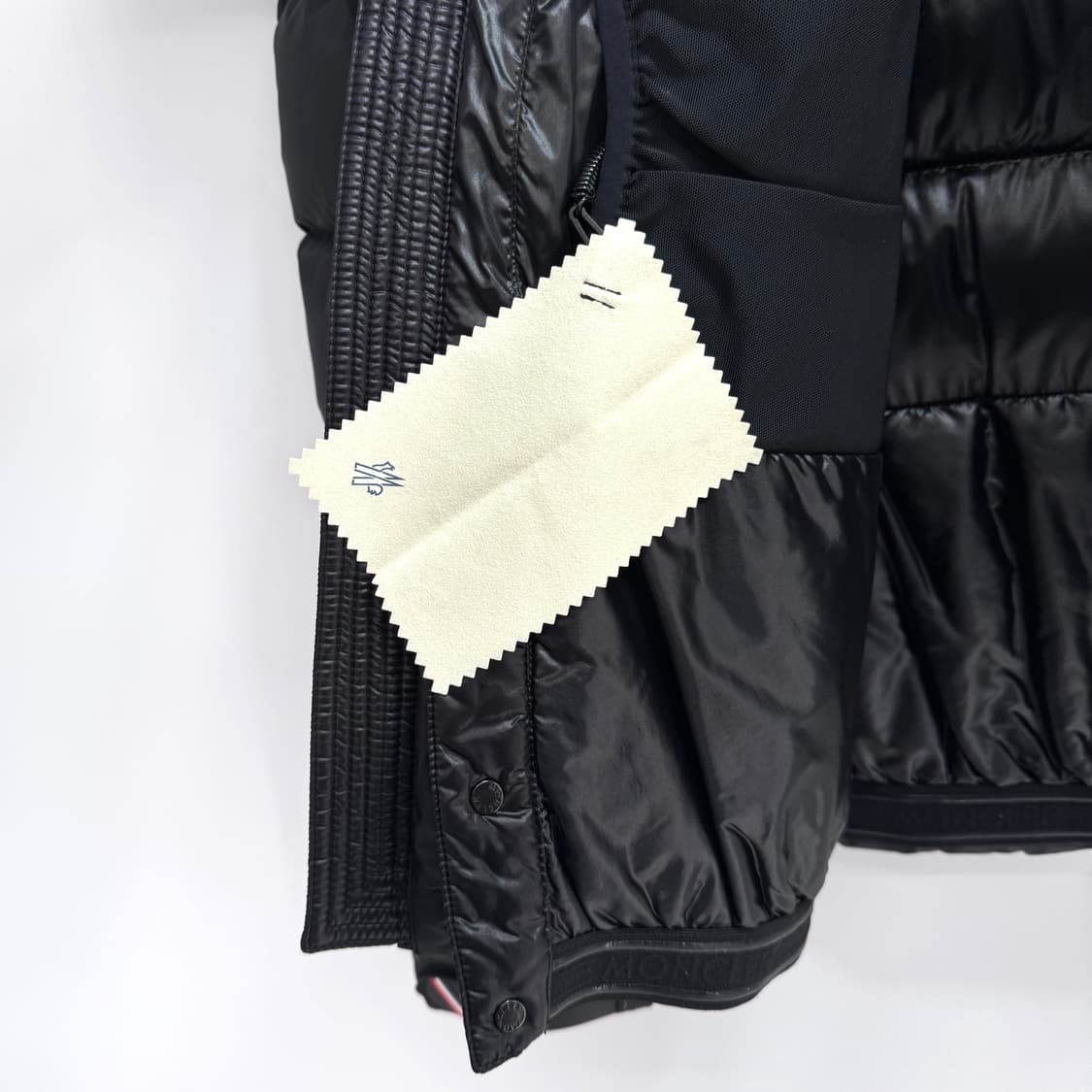 [3사이즈] 몽클레어 카무락 패딩 후드 점퍼 블랙 (1A50540) 상품이미지8