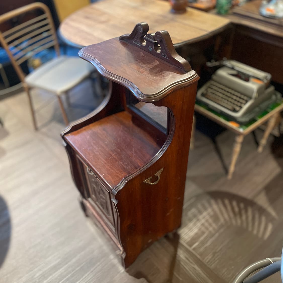 앤틱 우드카빙 거울수납장 상품이미지2