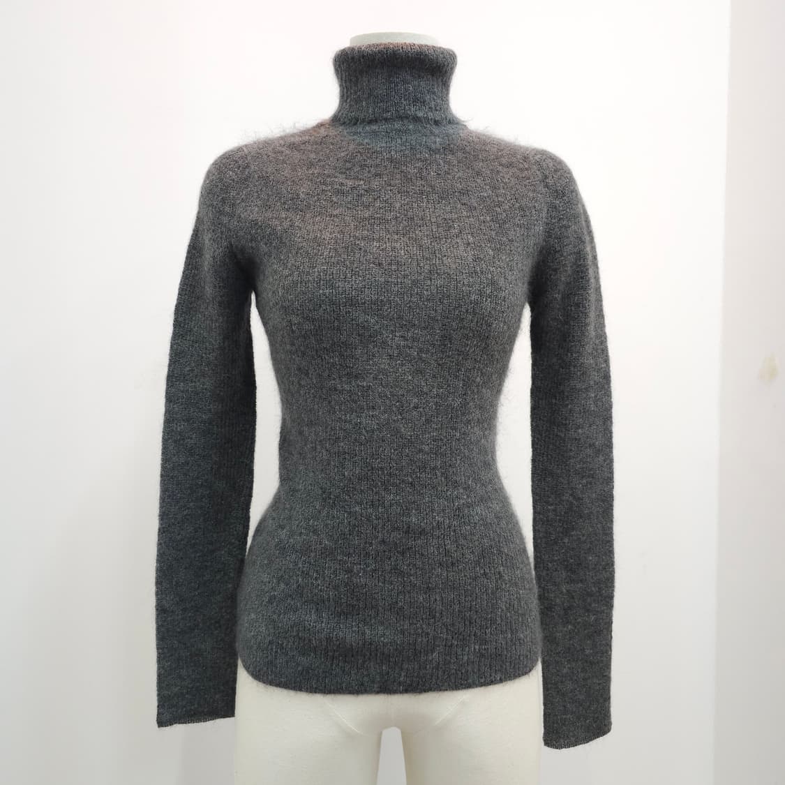 모헤어 차콜 터틀넥 목폴라 골지 슬림핏 니트 상품이미지1