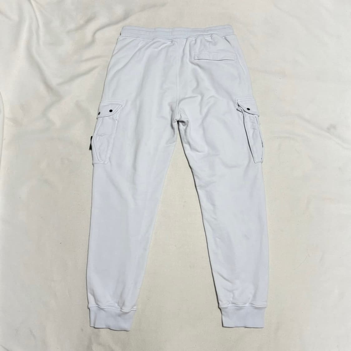 M 스톤아일랜드 화이트 카고 조거 팬츠 상품이미지3