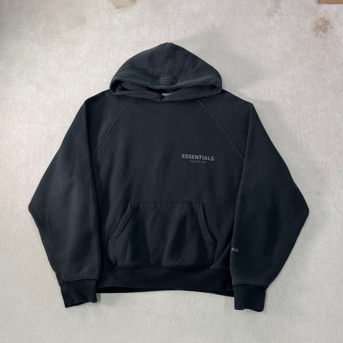 100 피오갓 에센셜 스몰로고 후드티 상품이미지1