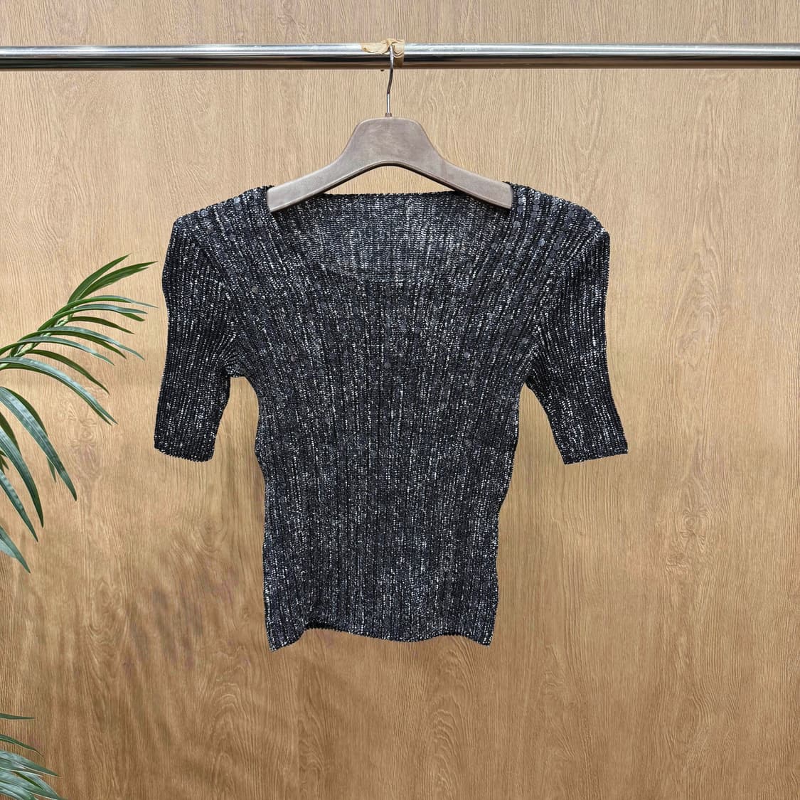 스피치오 골지 반팔 탑 글리터 텍스처 스팽글 장식 디테일 블랙 상품이미지1