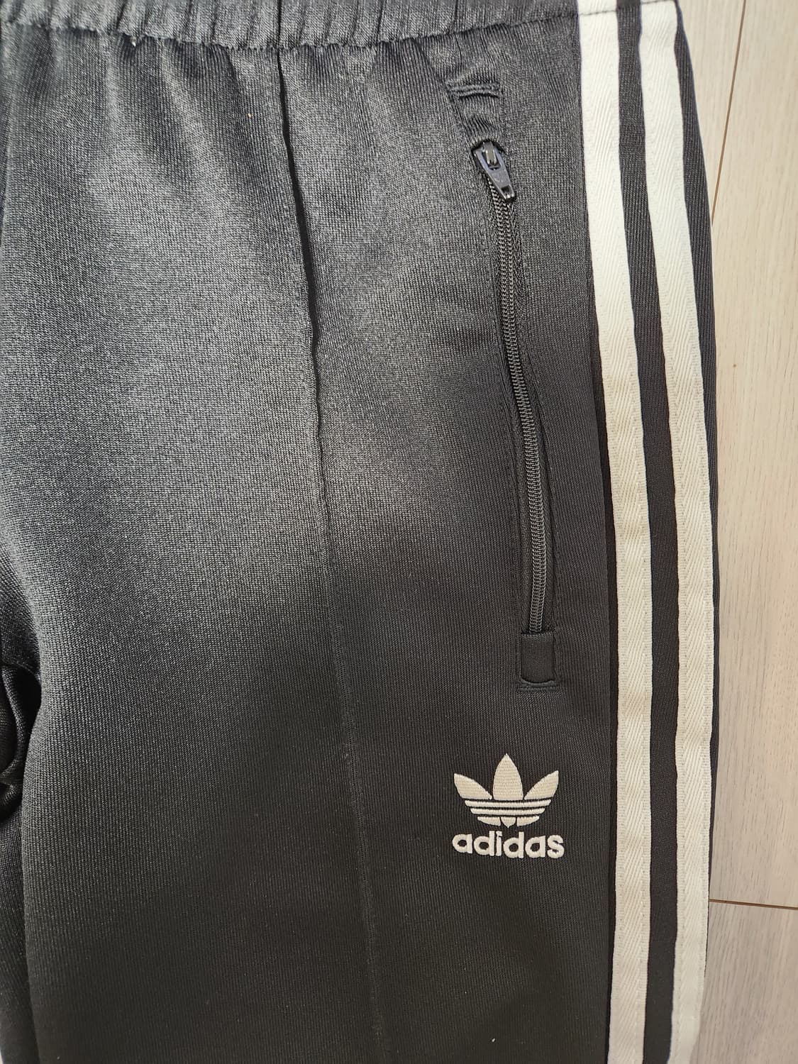 아디다스 블랙 삼선 트레이닝복 상하의 세트xs

아디다스 블랙 삼선 트레 상품이미지5