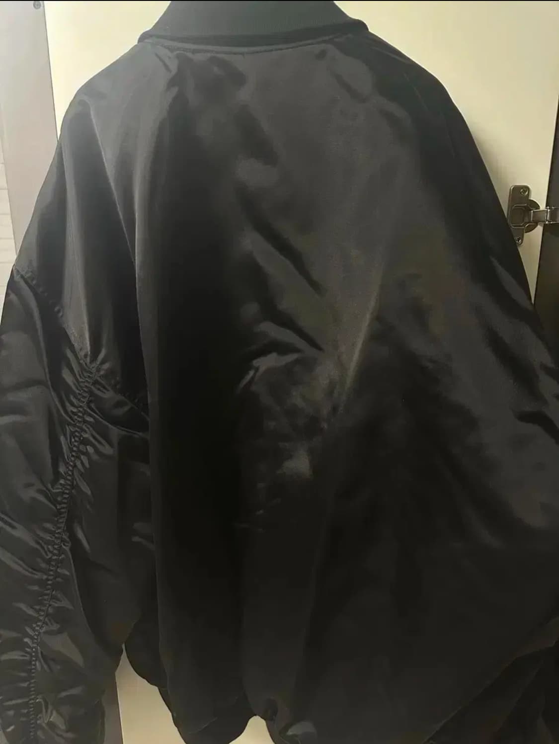 발렌시아가 마스터로고 봄버 50 상품이미지2