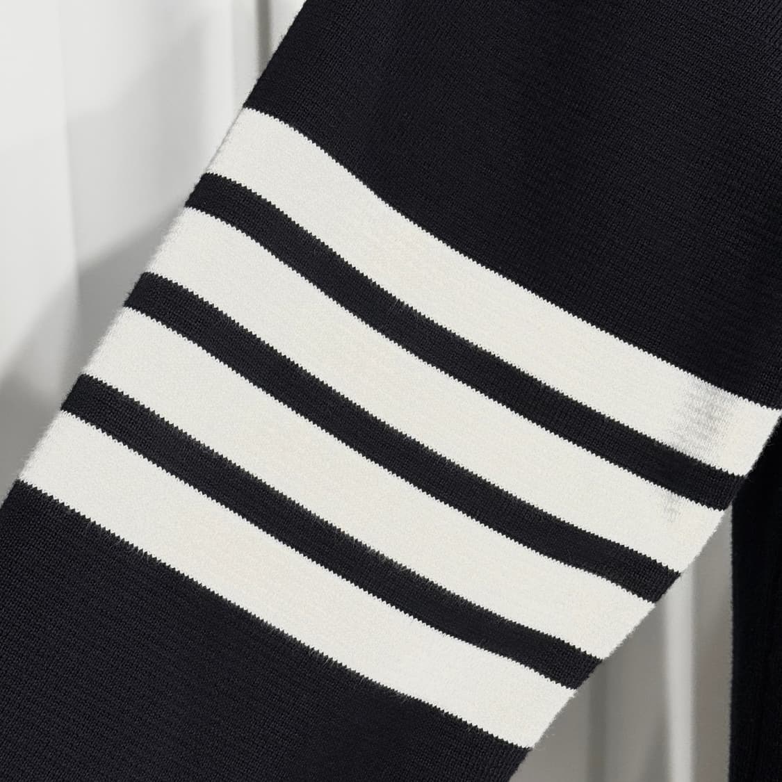 [정품] 25FW 톰브라운 밀라노 스티치 사선완장 가디건 골드 3사이즈 상품이미지6