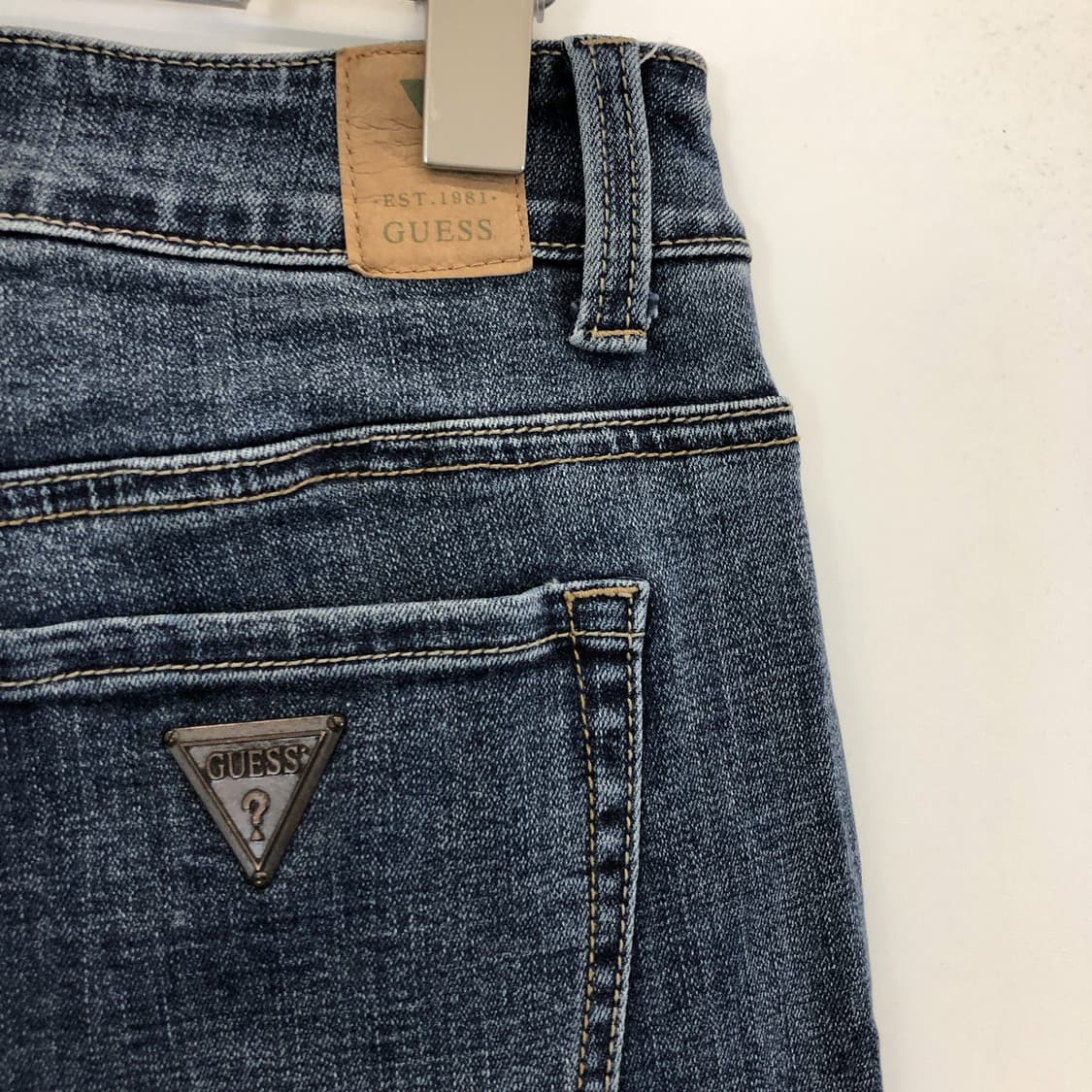 게스 프리미엄 스틸로고 크롭 데님진 32 인치 워싱  상품이미지4