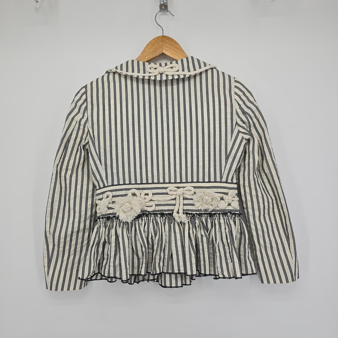 모스키노 스트라이프 크롭 자켓 페플럼 디테일 상품이미지5