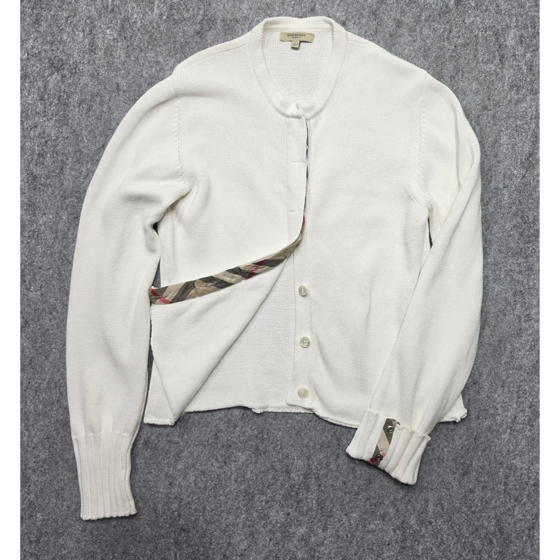 버버리 빈티지 노바 체크 트림 소매 버튼 라운드넥 니트 가디건 M 상품이미지1
