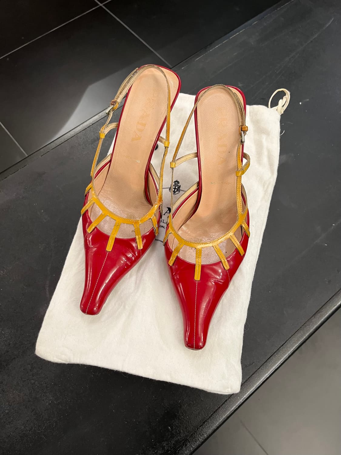 프라다 슬링백 상품이미지1