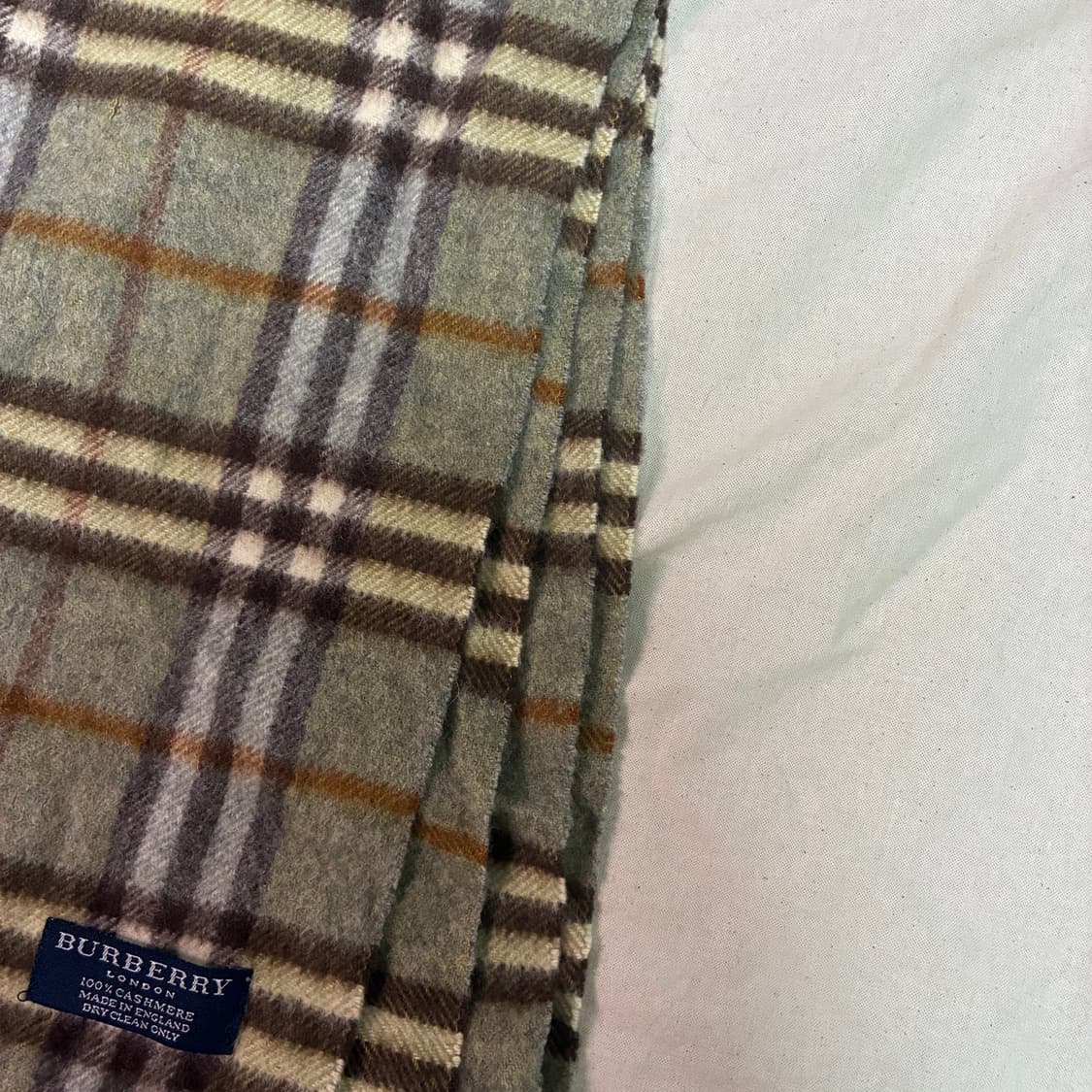 정품 버버리 캐시미어 체크 머플러 상품이미지5