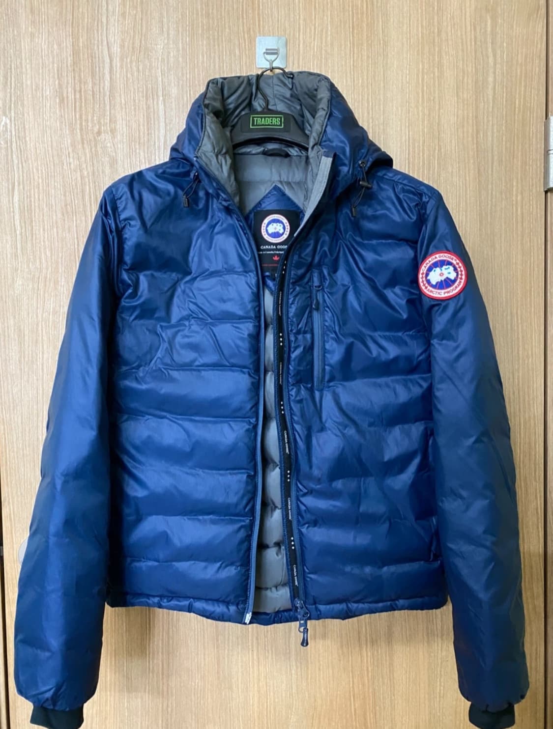 캐나다구스 네이비 패딩 후드 자켓 S사이즈입니다. 상태 좋은 제품이고,  상품이미지2