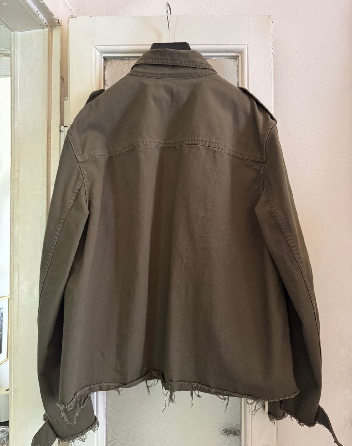 [BTS 뷔님 착용] 셀린느 25ss 사파리 카키 필드 자켓 상품이미지4