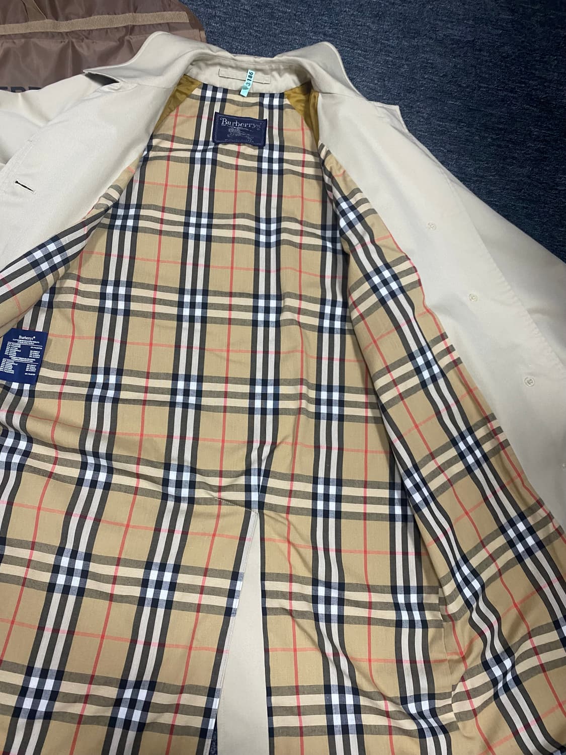 급처. 버버리 시그니처 노바체크 트렌치코트 상품이미지4