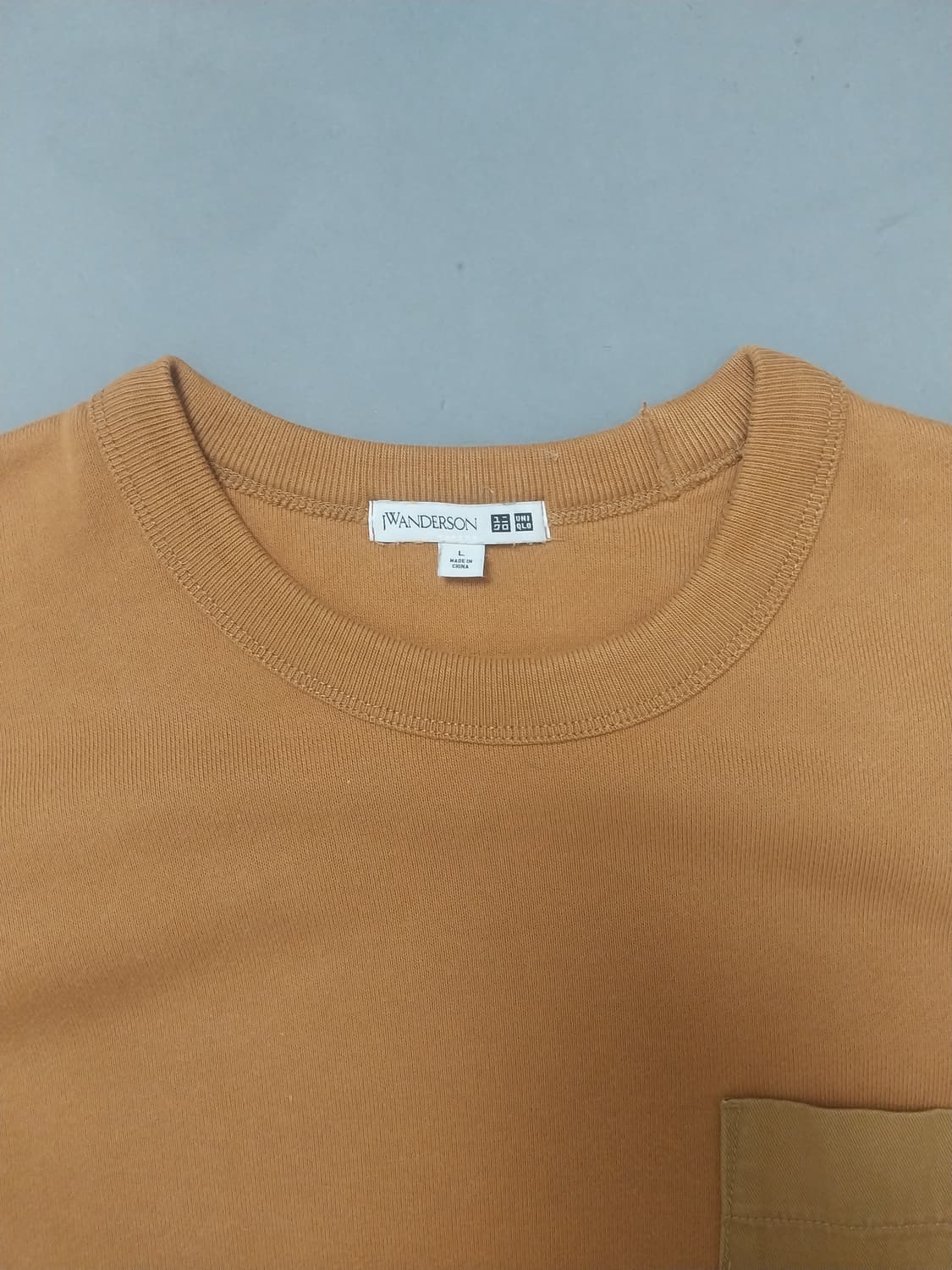 [L] 유니클로 X JW앤더슨 브릭 브라운 맨투맨 콜라보 상품이미지2