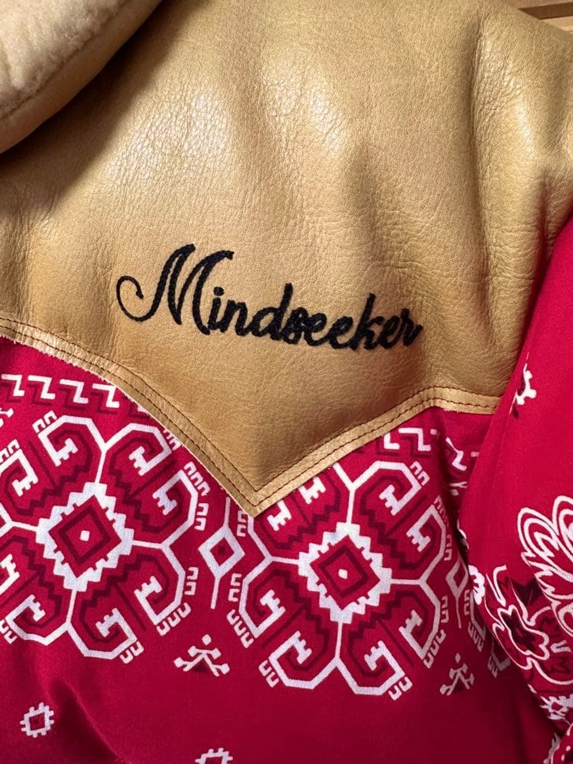 로키마운틴페더베드 x 마인드시커 반다나 웨스턴 패딩 상품이미지4