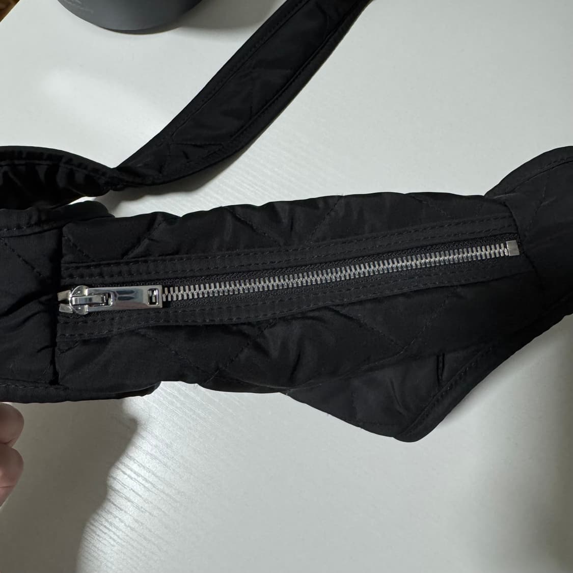 [ COS ] 코스 다이아몬드 퀼티드 미니 크로스바디백 블랙 상품이미지3