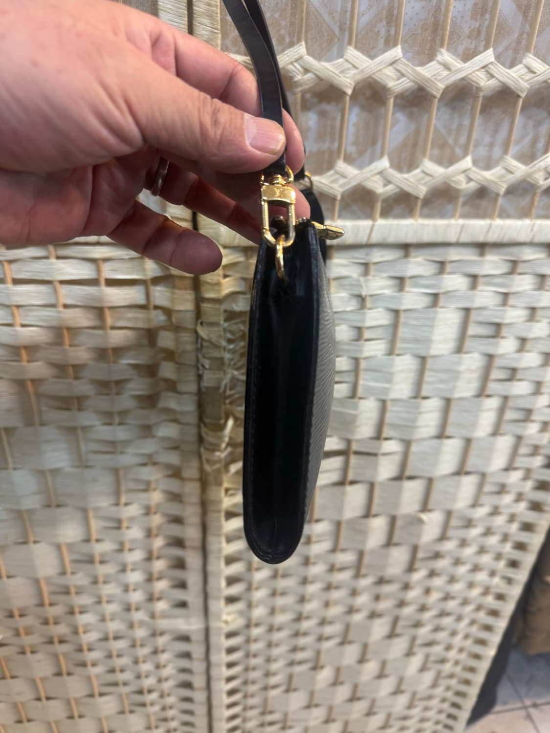 정품 루이비통 에삐 포쉐트악세수아 팝니다 상품이미지5