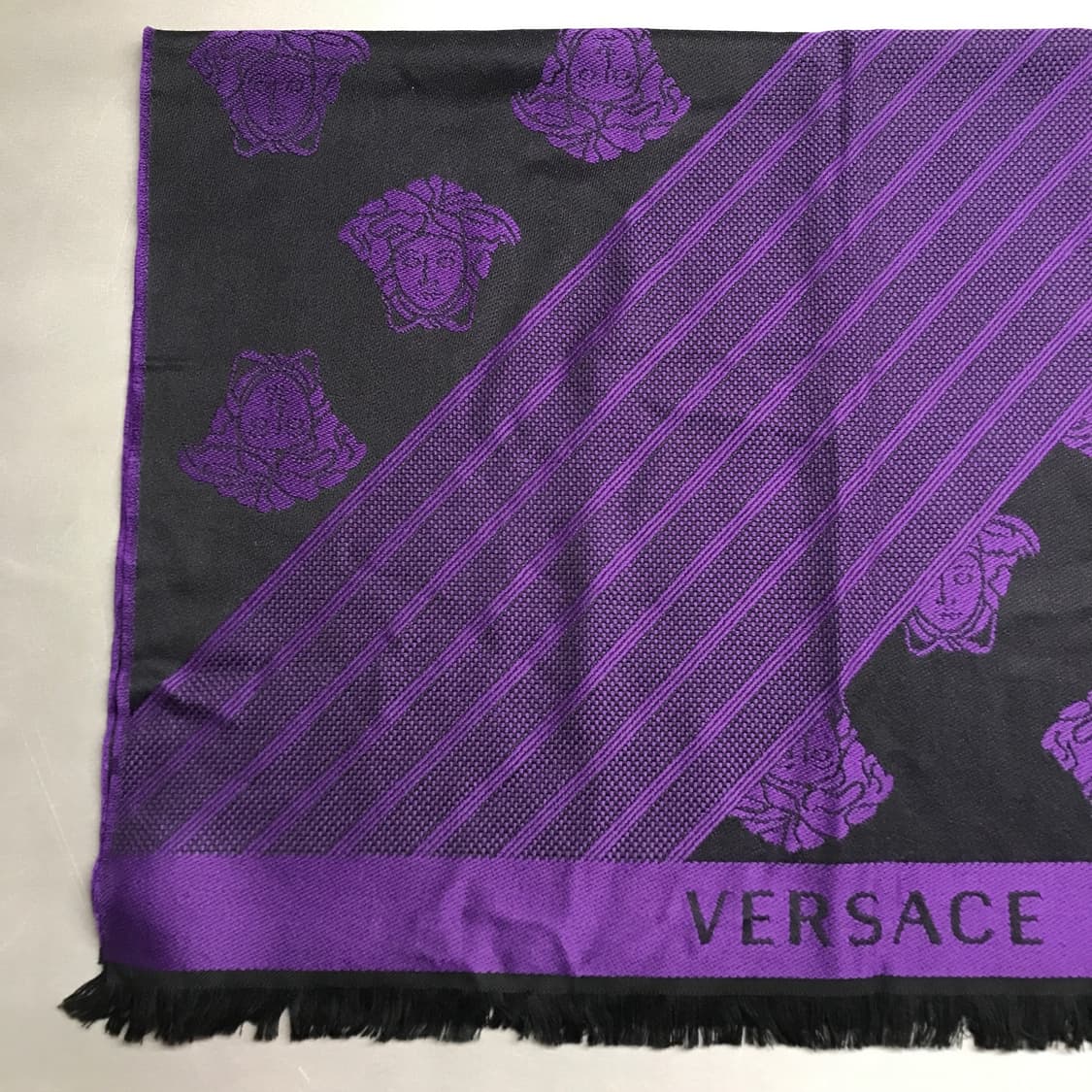 베르사체 메두사 머플러 퍼플 상품이미지4