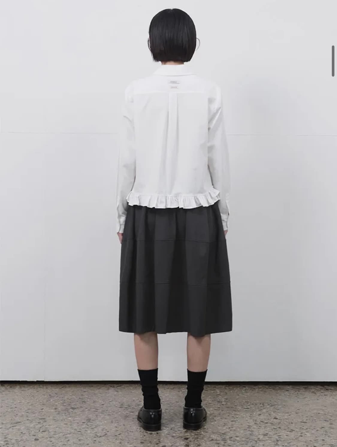 오헤시오 프릴 포켓 블라우스 아이보리 상품이미지3