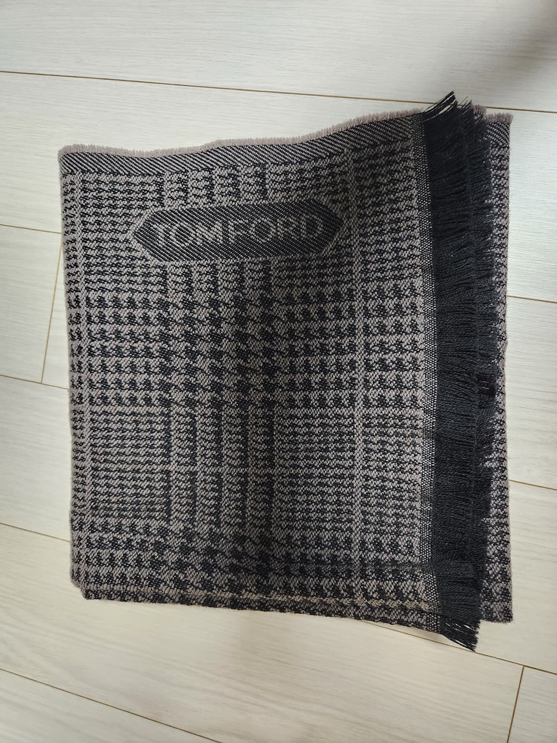 톰포드 울 머플러 상품이미지1